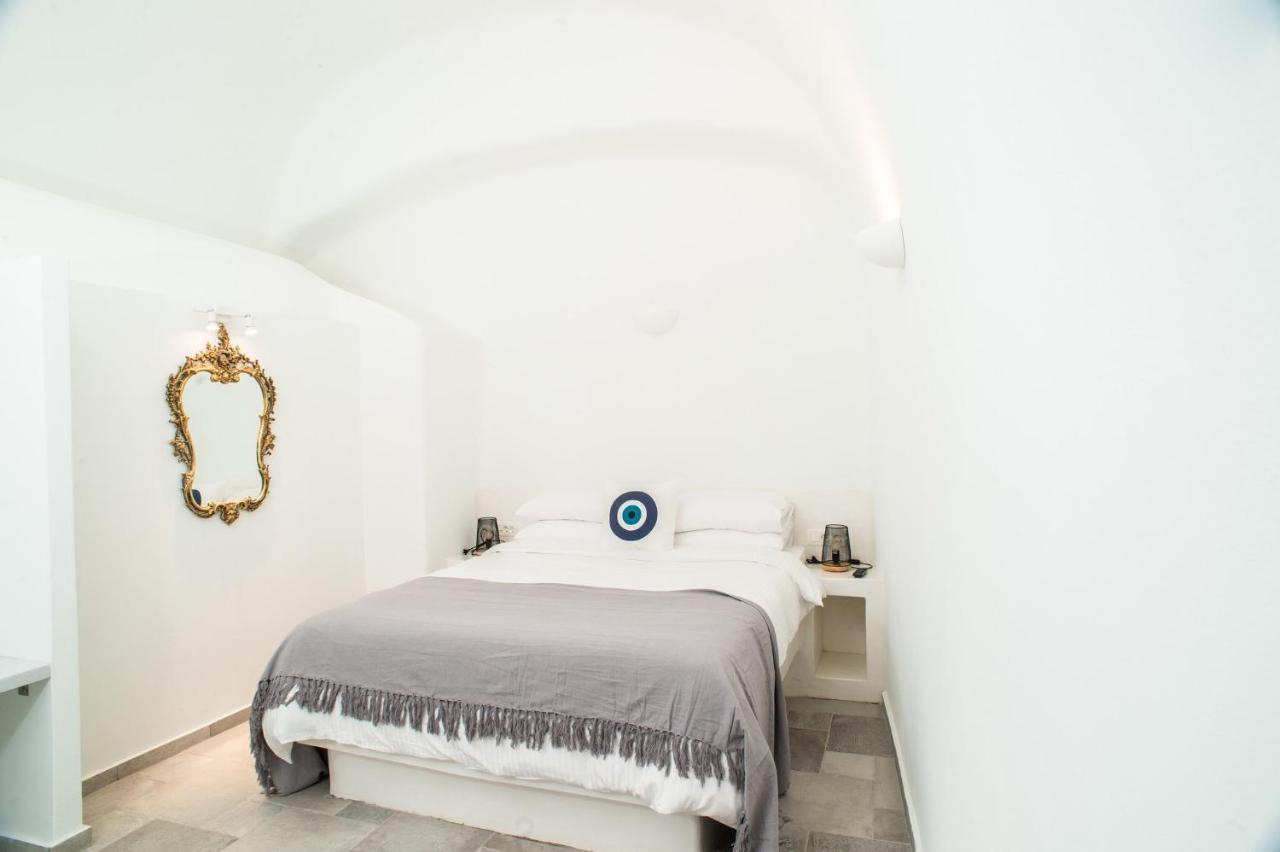Mati Cave Karterados (Santorini)